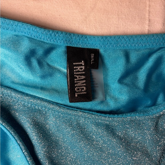 TRIANGL Light blue sparkle 
GUC. 
Top is size Medium 
Bottom is size Small - Picture 4 of 6